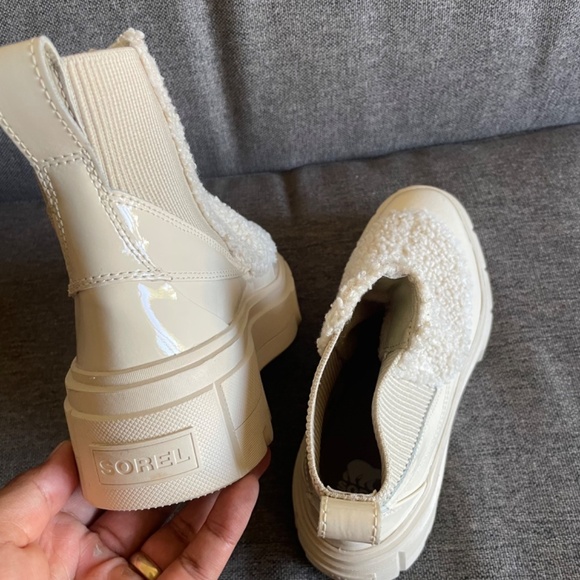 Sorel Caribou X Waterproof Chelsea Boot - Picture 9 of 11